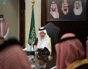 أمير مكة المكرمة يستعرض آخر التجهيزات لسباق “فورمولا 1” السعودية