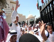 بالألعاب النارية.. آلاف الكويتيين يستقبلون مسلم البراك بعد عودته من تركيا (فيديو)