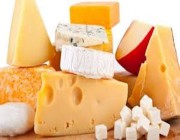 خبيرة تكشف مخاطر وفوائد “الجبنة”.. وتحذير لأصحاب أمراض القلب والأوعية الدموية