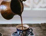 دراسة صادمة: فنجانان من القهوة يوميًا يدمران الكلى
