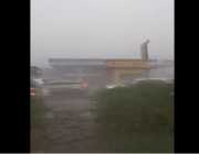 فيديو يوثق هطول أمطار شديدة الغزارة على جدة مصحوبة برياح قوية