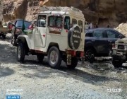 مجهولون يحرقون سيارة “الريث” السياحية.. والأمن يحقق (صور)