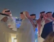 فيديو متداول لحديث ودي جمع الأمير محمد بن سلمان مع ولي عهد البحرين في سباق “فورمولا 1”
