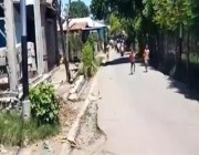 فيديو .. لحظات مرعبة لسكان يحاولون النجاة من زلزال قوي ضرب شرق إندونيسيا