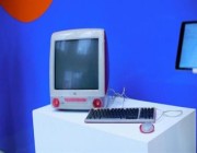 بيع كمبيوتر مؤسس “وكيبيديا” وصفحة الموقع الأولى بمبلغ يقترب من المليون دولار