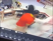 شرطة الرياض تطيح برجل وامرأتين ارتكبوا حـوادث سطو على محال تجارية (فيديو)