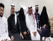 أحدهم أصبح مترجما لوفد الملك “سلمان”.. قصة أسرة سعودية يتحدث 9 من أفرادها اللغة الصينية (فيديو)