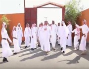 بعد خلاف دام لأكثر من 10 سنوات.. أمير عسير يشهد توقيع صلح بين أفراد قبيلة في بحر أبو سكينة (فيديو)