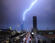 هطول أمطار غزيرة على منطقة الرياض مساء اليوم (فيديو)