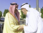 شاهد.. أمير المدينة يزور خطاط المصحف في منزله ويهنئه بقرار منحه الجنسية السعودية