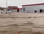 أمطار جازان تكشف ضعف مشاريع التصريف.. ومواطن يوضح ما تسببت فيه بشوارع المنطقة (فيديو)
