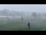 أمطار غزيرة تتسبب في وقف مباراة كرة قدم بمدينة اللاذقية السورية