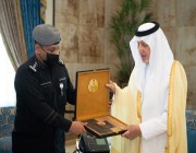 أمير منطقة مكة المكرمة يتسلم التقرير السنوي لأعمال وإنجازات مركز العمليات الأمنية الموحدة بالمنطقة
