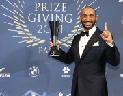 أول سعودي يتوج بها.. يزيد الراجحي يتسلم جائزة «FIA» بفرنسا ويهديها للقيادة