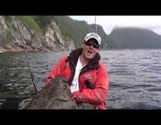 محترف يشرح طريقة صيد أسماك الهلبوت الضخمة من بحيرات ألاسكا