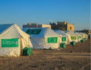 مركز الملك سلمان للإغاثة يوزع مساعدات إيوائية طارئة للنازحين بمدينة مأرب