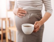 هل هناك خطورة على الطفل والأم لاستهلاك الكافيين أثناء الحمل؟