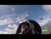 وزير الدفاع الفنزويلي يقود بنفسه سرب مقاتلات وهو في مقعد طيار سو-30