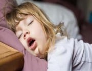 استشاري يُحذر من إهمال الشخير وانقطاع النفس أثناء النوم لدى الأطفال.. ويوضح طريقة العلاج