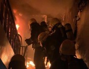 “مدني تبوك” ينقذ طفلين وامرأتين بعد حريق نشب في مبنى سكني