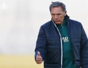 “روسو” يمنح لاعبي النصر راحة لمدة 4 أيام بعد الفوز على التعاون