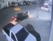 فيديو مروع للحظة دهـس وسرقة رجل عقب خروجه من صلاة الفجر