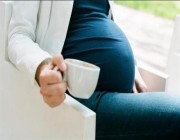 “سعود الطبية” تنصح بتجنب الكافيين أثناء الحمل والرضاعة لهذا السبب