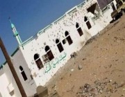 مصرع 4 يمنيين وإصابة آخرين إثر استهداف ميليشيا الحوثي مسجداً في شبوة بصاروخ باليستي (فيديو)