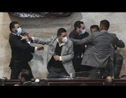 اشتباكات في برلمان هندوراس ومرشح لرئاسة البرلمان يهرب من المنصة أثناء تأديته القسم