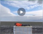 رصاصة بشرية.. مغامر روسي يحلق عبر شاحنة بسرعة 50 كيلومترا (فيديو)