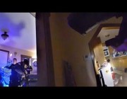 شرطي أمريكي يتسبّب في مقتـل رجل بعد إطلاقه النار على منزل دون تحذير