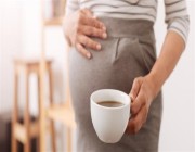 ما هي مخاطر تناول الكافيين أثناء الحمل والرضاعة؟.. “سعود الطبية” توصح