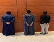 “شرطة الرياض” تقبض على 3 أشخاص سلبوا محلات تجارية بمركبات مسروقة