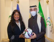وزير الرياضة يستقبل الأمين العام لـ “فيفا” (صور)