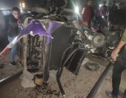 مصر .. قطار يـدهـس مركبتي “توك توك” ويتسبب في مقـتل شخص وإصابة آخر