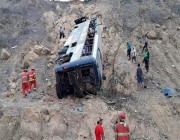 20 قتيلًا على الأقل و30 جريحًا في تحطم حافلة في البيرو