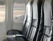 مضيفة تكشف “سببا خطيرا” يمنع المسافرين من تغيير مقاعدهم على متن الطائرة دون استشارة الطاقم