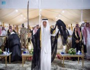 بحضور أمراء ومسؤولين ومواطنين.. أمير مكة يحتفل بيوم التأسيس ويشارك في أداء العرضة (صور وفيديو)