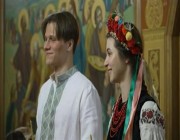 أوكرانيان يتحديان الحرب الروسية ويتزوجان تحت القصف