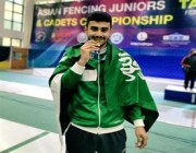 لاعب منتخب المبارزة حسين الطويل يحقق الميدالية الذهبية في بطولة آسيا للشباب