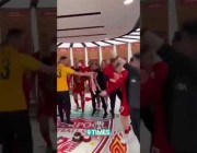 احتفال لاعبي ليفربول من داخل غرفة الملابس بعد تحقيق كأس الرابطة الإنجليزية