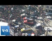 المئات من الكنديين يحتشدون في وسط العاصمة رفضاً لإجراءات فرض لقاح “كورونا”