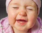 سعود الطبية توضح أعراض ظهور الأسنان اللبنية عند الأطفال