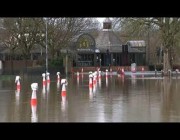 فيضان نهر سيفيرن يغرق العديد من المنازل ببريطانيا