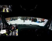 لحظة انقلاب سيارة في الجليد أثناء مشاركتها في رالي للسيارات