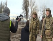 لحظة سقوط قذائف “هاون” بجوار وزير الداخلية الأوكراني (فيديو)