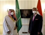 وزير الخارجية يبحث سبل دعم العلاقات الثنائية مع نظيره الهندي