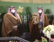 ولي العهد يُتوج الأمير سعود بن سلمان بعد فوز الجواد “امبلم رود” في سباق كأس السعودية العالمي في نسخته الثالثة