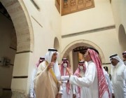 خالد الفيصل يزور مشروع الأمير محمد بن سلمان لتطوير المنطقة التاريخية بجدة (صور)