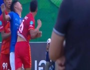 على طريقة “الكاراتيه”.. اعتداء عنيف بالدوري التايلندي يصيب لاعب بـ24 غرزة في الوجه (فيديو)